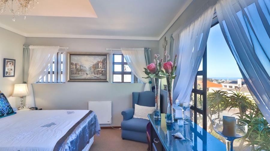 5 Bedroom Property for Sale in Stilbaai Wes Western Cape